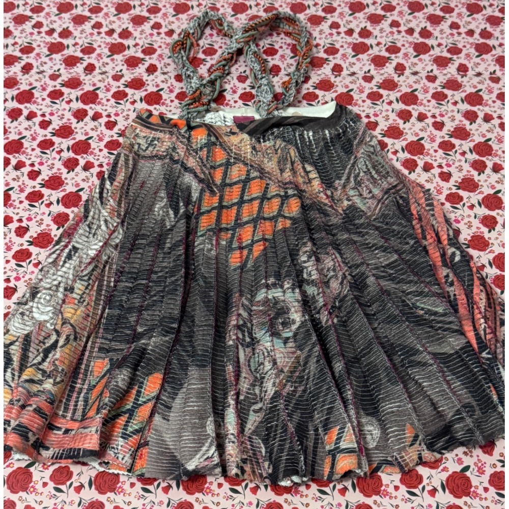 Save the Queen Italian Abstract Print Pleated Mini Skirt Braided Waist‎ Small
B3